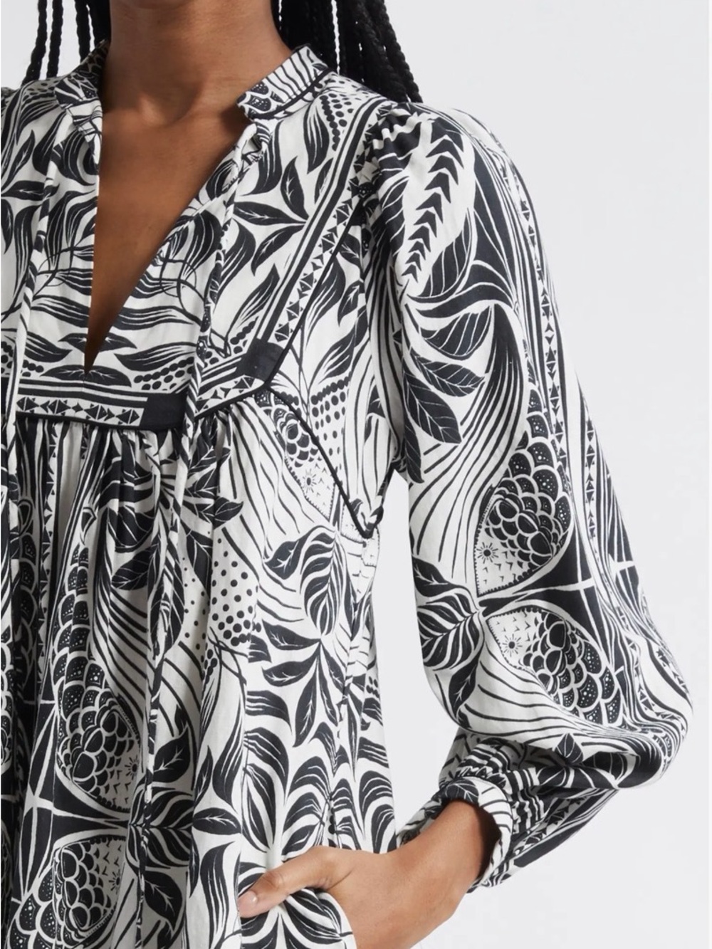 FARM Rio Black & White Long-Sleeve Printed V-Neck Dress